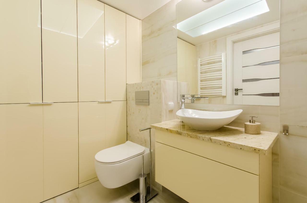 Central Penthouse With Terrace Krakow Luaran gambar